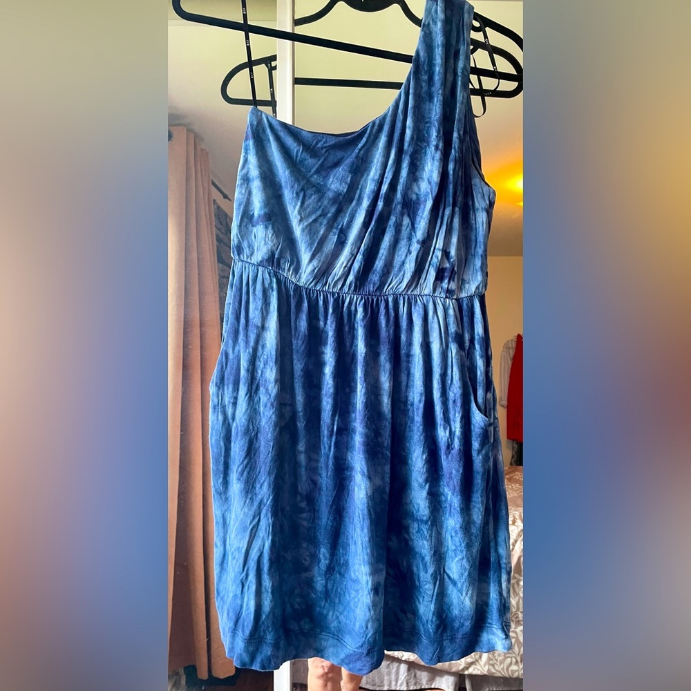 One should tie-dye dress